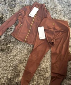 athletic clothes like lululemon