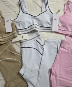 alo yoga clothing brand